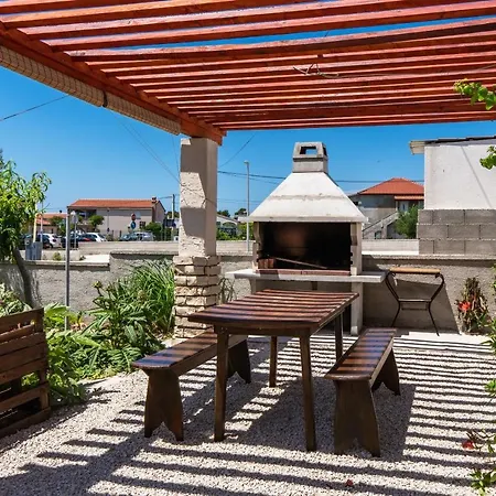 Olea Apartment Vir